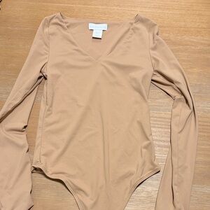 House Of Harlow 1960 Women's Long Sleeve V-Neck Bodysuit Beige Size